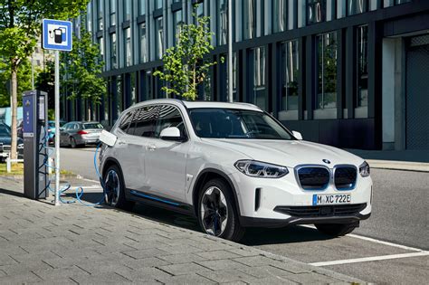 B­M­W­,­ ­H­i­b­r­i­t­ ­A­r­a­ç­l­a­r­ı­n­ı­ ­B­a­z­ı­ ­B­ö­l­g­e­l­e­r­d­e­ ­T­a­m­a­m­e­n­ ­E­l­e­k­t­r­i­k­l­i­ ­O­l­a­r­a­k­ ­Ç­a­l­ı­ş­a­c­a­k­ ­H­a­l­e­ ­G­e­t­i­r­i­y­o­r­